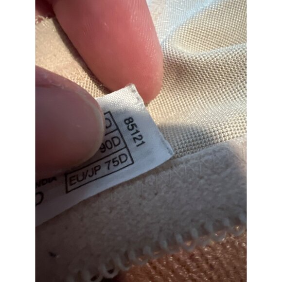 WACOAL Feather Full Figure Sheer-Embroidery Underwire Bra 85121 34D - Picture 4 of 5